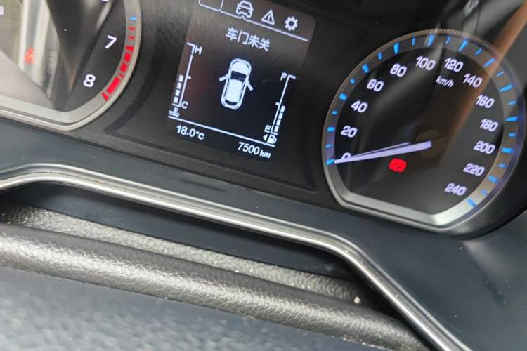 Used CHANGAN OSHAN X7 2020 1.5T Manual Luxury Version Odometer Close Up