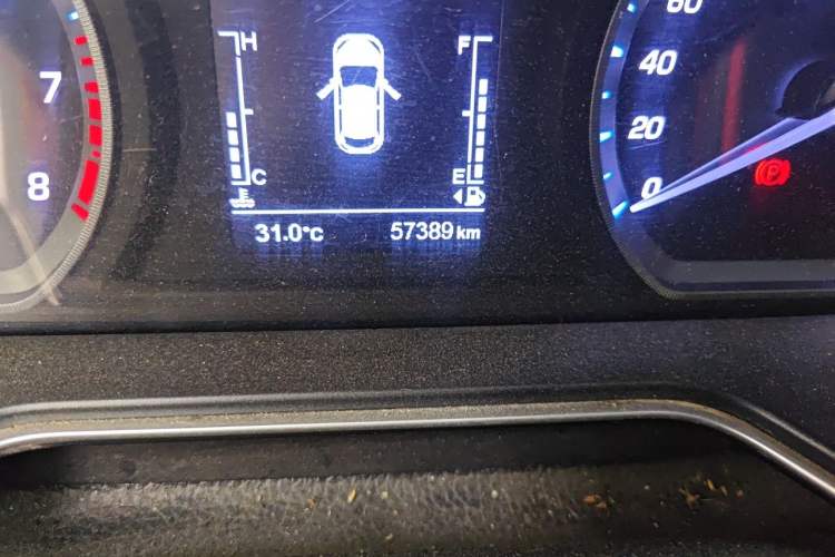 Used CHANGAN OSHAN X7 2020 1.5T Manual Elite Edition Odometer Close Up