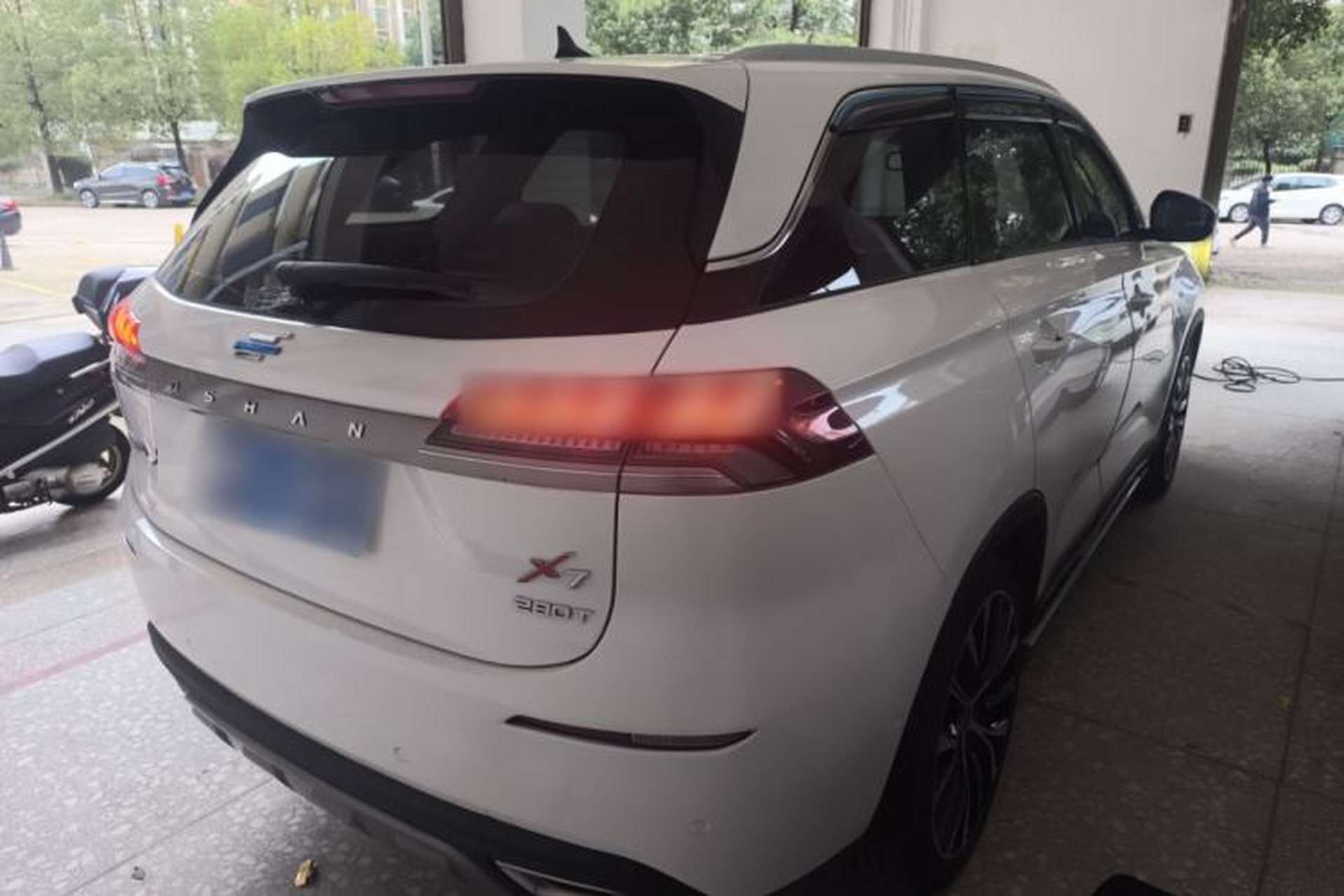 Used CHANGAN OSHAN X7 2020 1.5T Automatic Parking with Facial Recognition – Spacey & Carefree Edition Rear Right 45 Deg