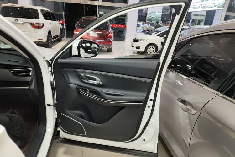 Used CHANGAN OSHAN X7 2020 1.5T Automatic Luxury Version Right Front Door Interior
