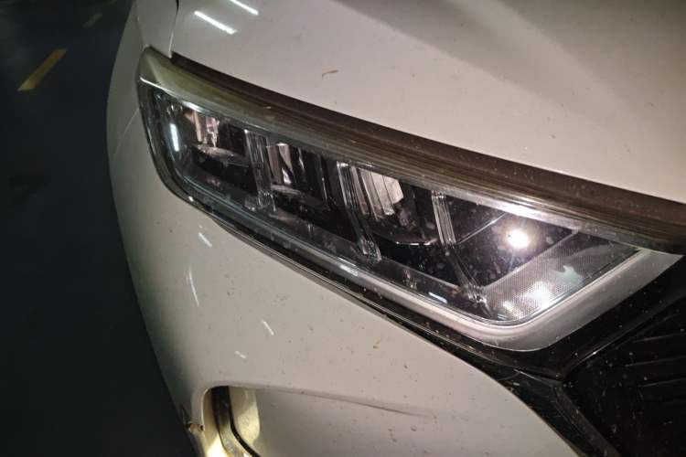 Used CHANGAN OSHAN X7 2020 1.5T Automatic Parking with Facial Recognition – Spacey & Carefree Edition Right Front Headlight
