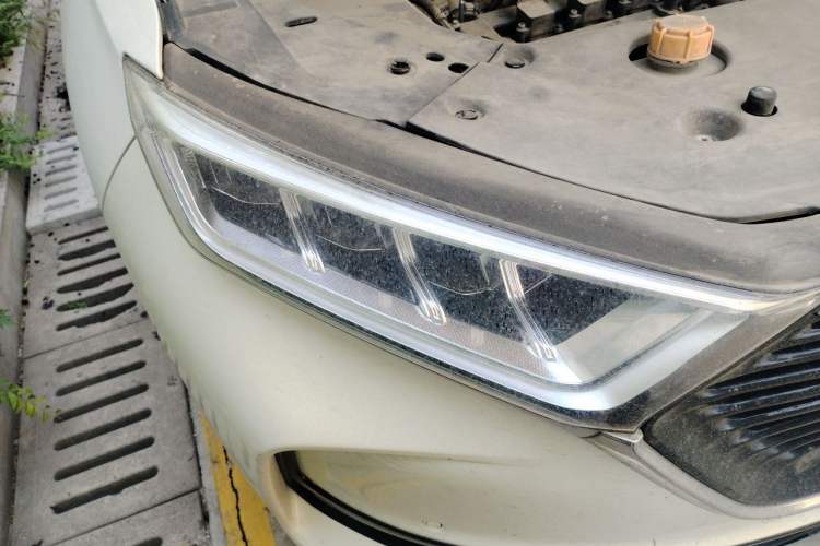 Used CHANGAN OSHAN X7 2020 1.5T Automatic Parking with Facial Recognition – Spacey & Carefree Edition Right Front Headlight
