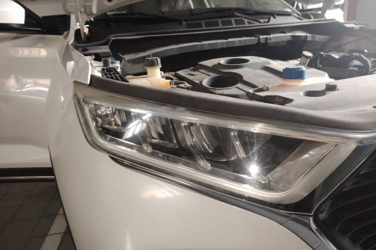 Used CHANGAN OSHAN X7 2020 1.5T Manual Luxury Version Right Front Headlight