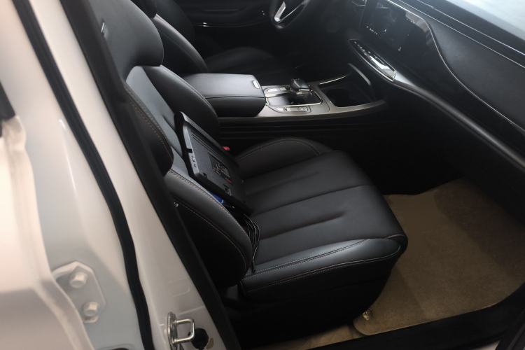 Used CHANGAN OSHAN X7 2020 1.5T Automatic Parking with Facial Recognition – Spacey & Carefree Edition Right Front Seat