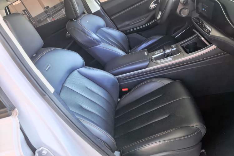 Used CHANGAN OSHAN X7 2020 1.5T Automatic Parking with Facial Recognition – Spacey & Carefree Edition Right Front Seat