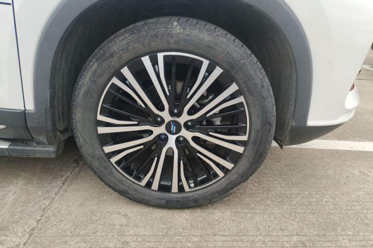 Used CHANGAN OSHAN X7 2020 1.5T Automatic Luxury Model Right Front Wheel Hub