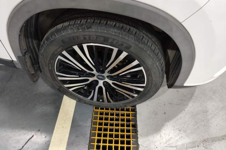 Used CHANGAN OSHAN X7 2020 1.5T Automatic Luxury Model Right Front Wheel Hub