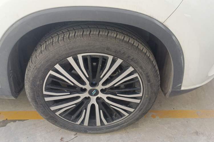 Used CHANGAN OSHAN X7 2020 1.5T Automatic Luxury Version Right Front Wheel Hub