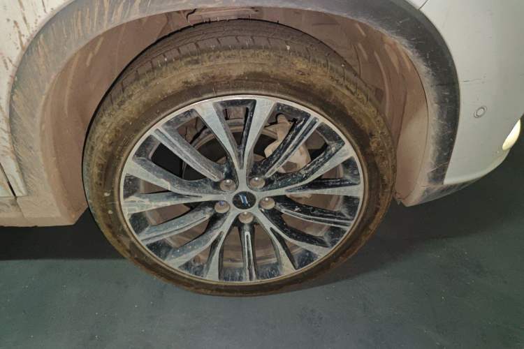 Used CHANGAN OSHAN X7 2020 1.5T Automatic Parking with Facial Recognition – Spacey & Carefree Edition Right Front Wheel Hub