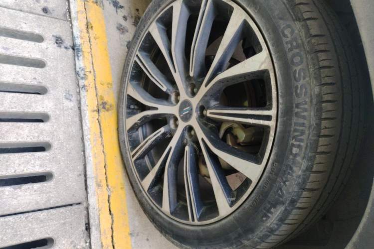 Used CHANGAN OSHAN X7 2020 1.5T Automatic Parking with Facial Recognition – Spacey & Carefree Edition Right Front Wheel Hub