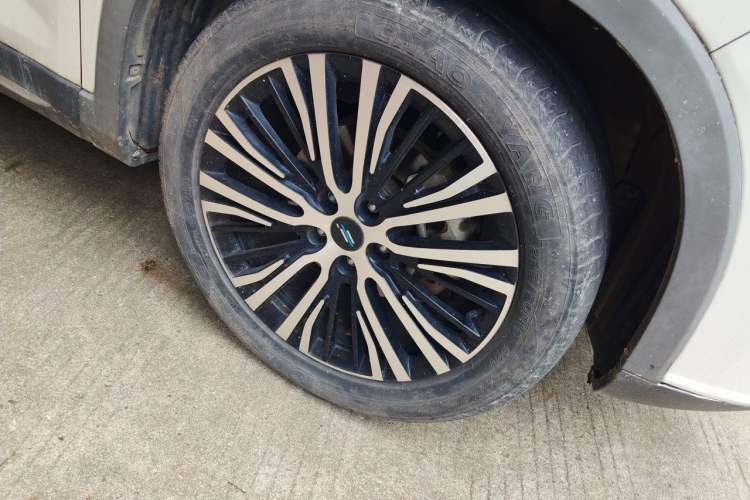 Used CHANGAN OSHAN X7 2020 1.5T Automatic Luxury Version Right Front Wheel Hub