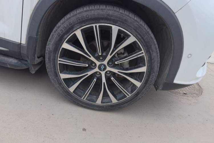 Used CHANGAN OSHAN X7 2020 1.5T Automatic Parking with Facial Recognition – Spacey & Carefree Edition Right Front Wheel Hub