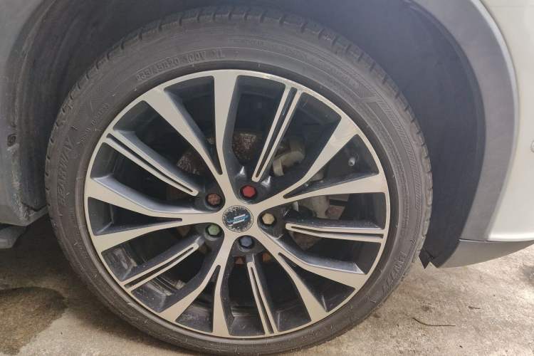 Used CHANGAN OSHAN X7 2020 1.5T Automatic Flagship Edition Right Front Wheel Hub