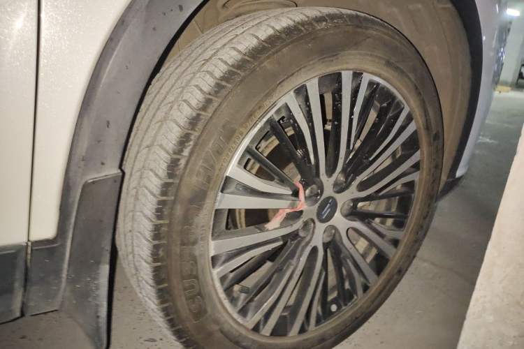 Used CHANGAN OSHAN X7 2020 1.5T Automatic Luxury Version Right Front Wheel Hub