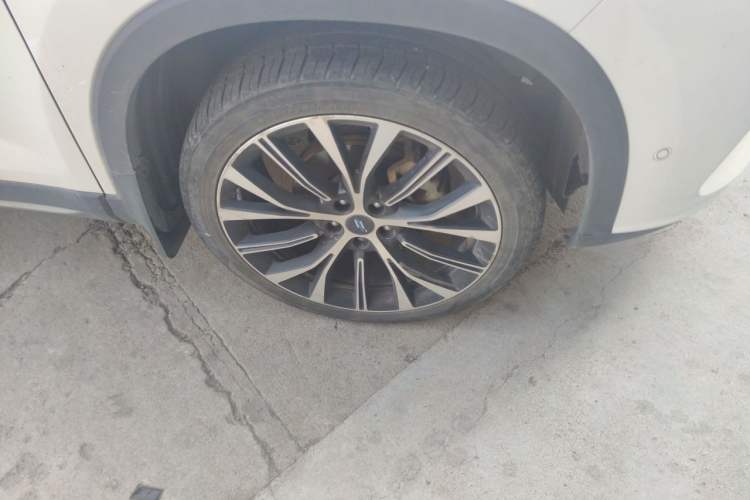 Used CHANGAN OSHAN X7 2020 1.5T Automatic Parking with Facial Recognition – Spacey & Carefree Edition Right Front Wheel Hub