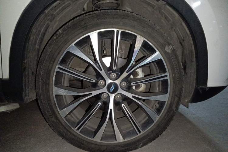Used CHANGAN OSHAN X7 2020 1.5T Automatic Flagship Edition Right Front Wheel Hub
