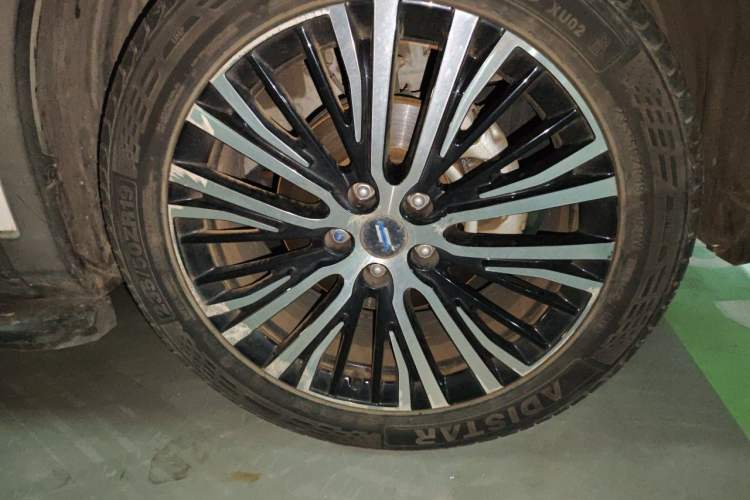 Used CHANGAN OSHAN X7 2020 1.5T Automatic Luxury Version Right Front Wheel Hub