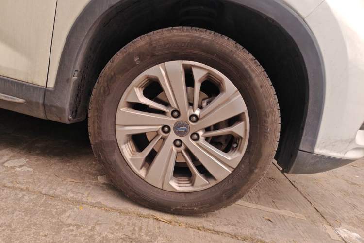 Used CHANGAN OSHAN X7 2020 1.5T Automatic Elite Edition Right Front Wheel Hub