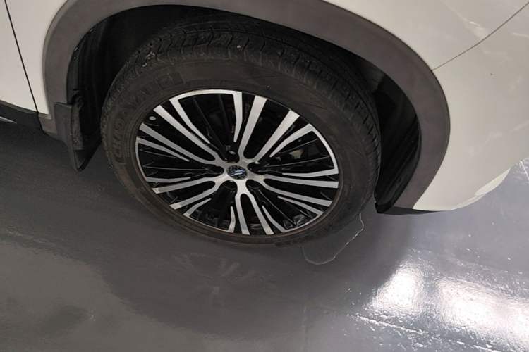 Used CHANGAN OSHAN X7 2020 1.5T Automatic Luxury Model Right Front Wheel Hub