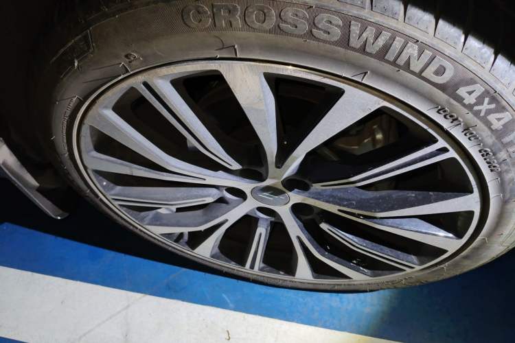 Used CHANGAN OSHAN X7 2020 1.5T Automatic Pilot Edition Right Front Wheel Hub