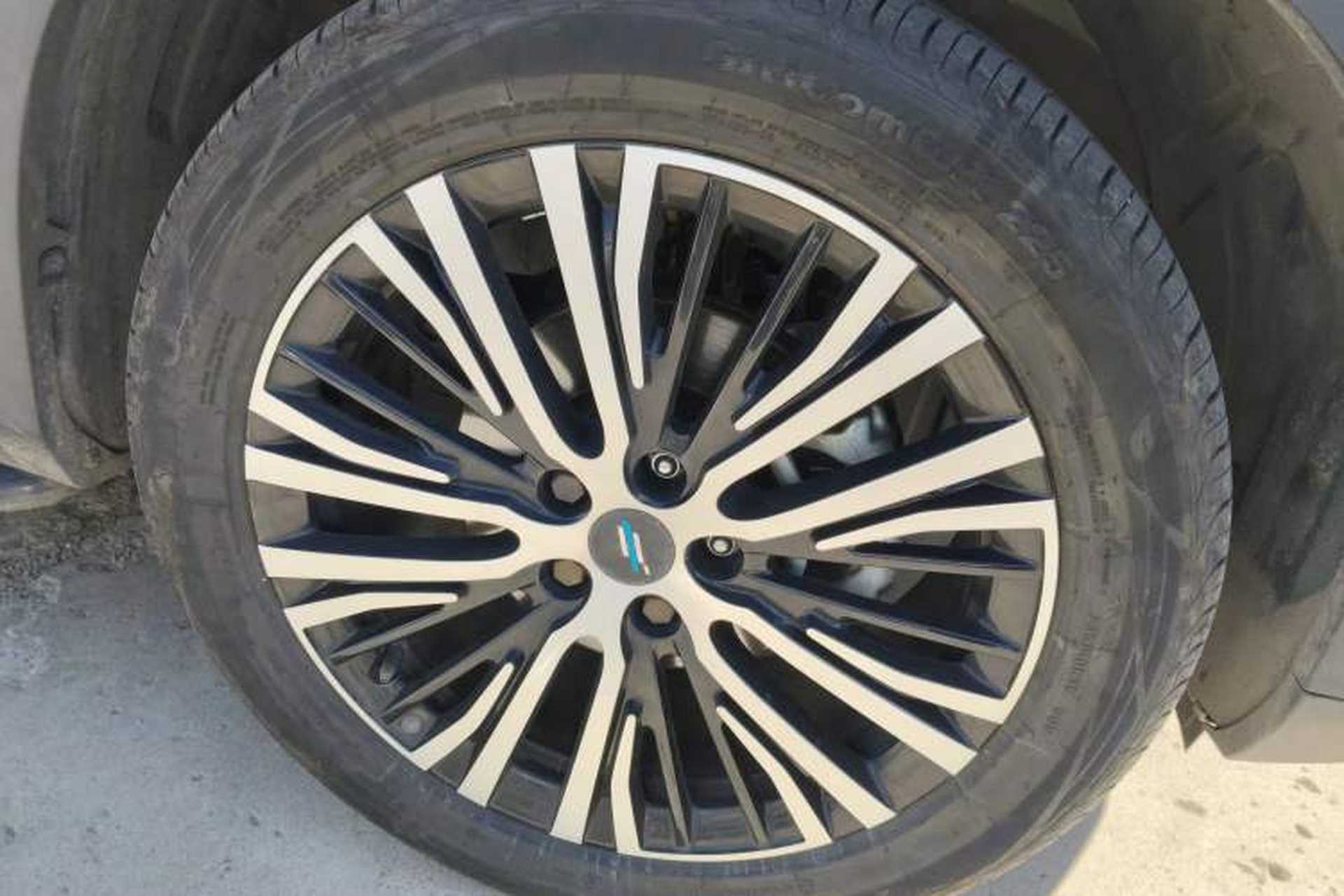 Used CHANGAN OSHAN X7 2020 1.5T Automatic Luxury Version Right Front Wheel Hub