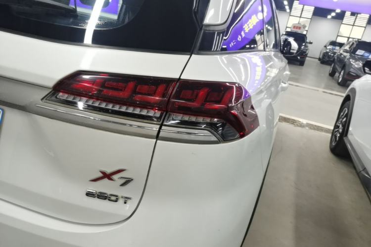 Used CHANGAN OSHAN X7 2020 1.5T Automatic Luxury Version Right Rear Taillight