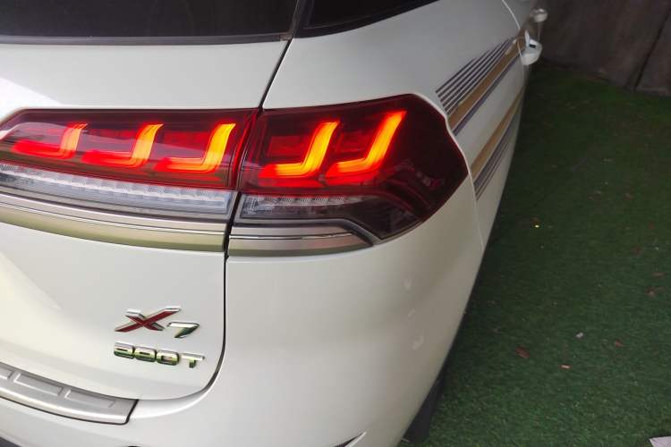 Used CHANGAN OSHAN X7 2020 1.5T Automatic Flagship Edition Right Rear Taillight