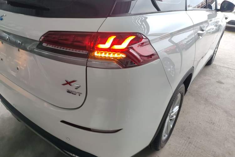 Used CHANGAN OSHAN X7 2020 1.5T Manual Luxury Version Right Rear Taillight