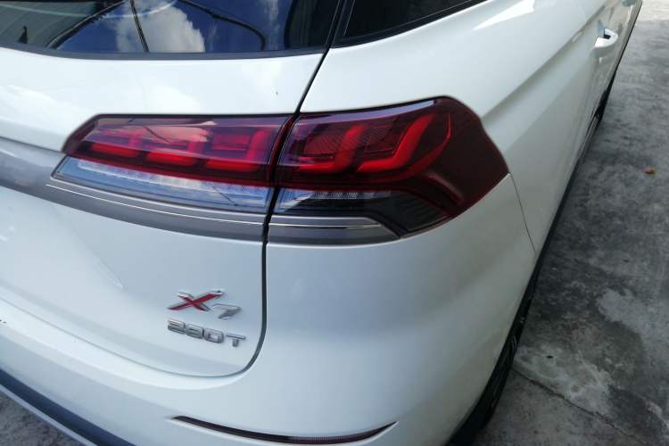 Used CHANGAN OSHAN X7 2020 1.5T Automatic Flagship Edition Right Rear Taillight