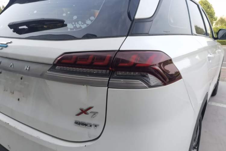 Used CHANGAN OSHAN X7 2020 1.5T Automatic Luxury Version Right Rear Taillight