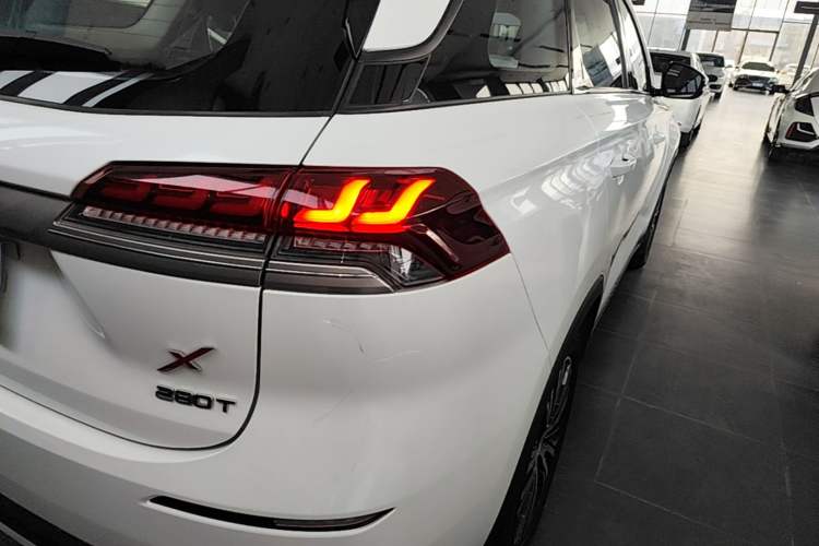 Used CHANGAN OSHAN X7 2020 1.5T Automatic Luxury Version Right Rear Taillight