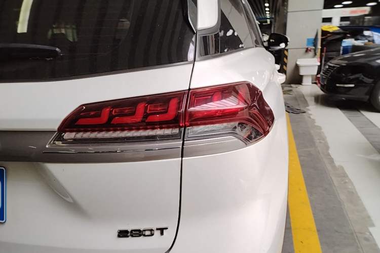 Used CHANGAN OSHAN X7 2020 1.5T Automatic Elite Edition Right Rear Taillight