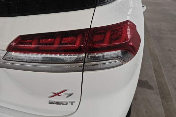 Used CHANGAN OSHAN X7 2020 1.5T Automatic Luxury Model Right Rear Taillight
