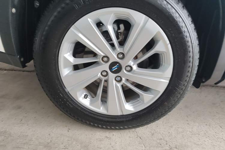Used CHANGAN OSHAN X7 2020 1.5T Manual Luxury Version Right Rear Wheel Hub