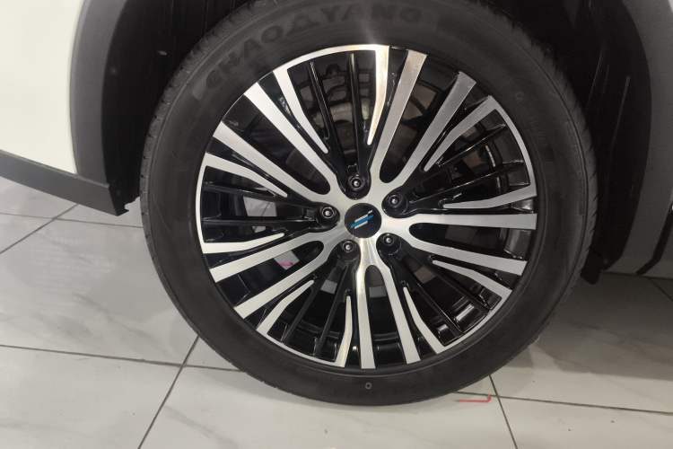 Used CHANGAN OSHAN X7 2020 1.5T Automatic Luxury Version Right Rear Wheel Hub