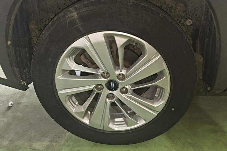 Used CHANGAN OSHAN X7 2020 1.5T Manual Elite Edition Right Rear Wheel Hub
