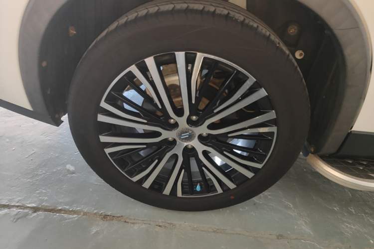 Used CHANGAN OSHAN X7 2020 1.5T Automatic Luxury Version Right Rear Wheel Hub