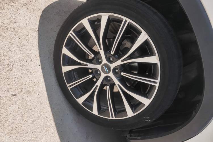 Used CHANGAN OSHAN X7 2020 1.5T Automatic Parking with Facial Recognition – Spacey & Carefree Edition Right Rear Wheel Hub
