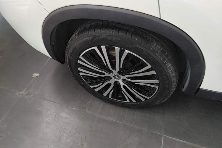 Used CHANGAN OSHAN X7 2020 1.5T Automatic Luxury Version Right Rear Wheel Hub