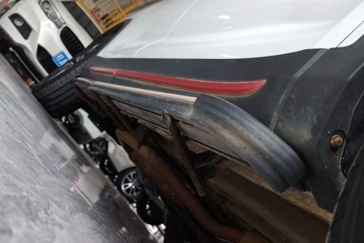 Used CHANGAN OSHAN X7 2020 1.5T Automatic Luxury Model Right Side Sill