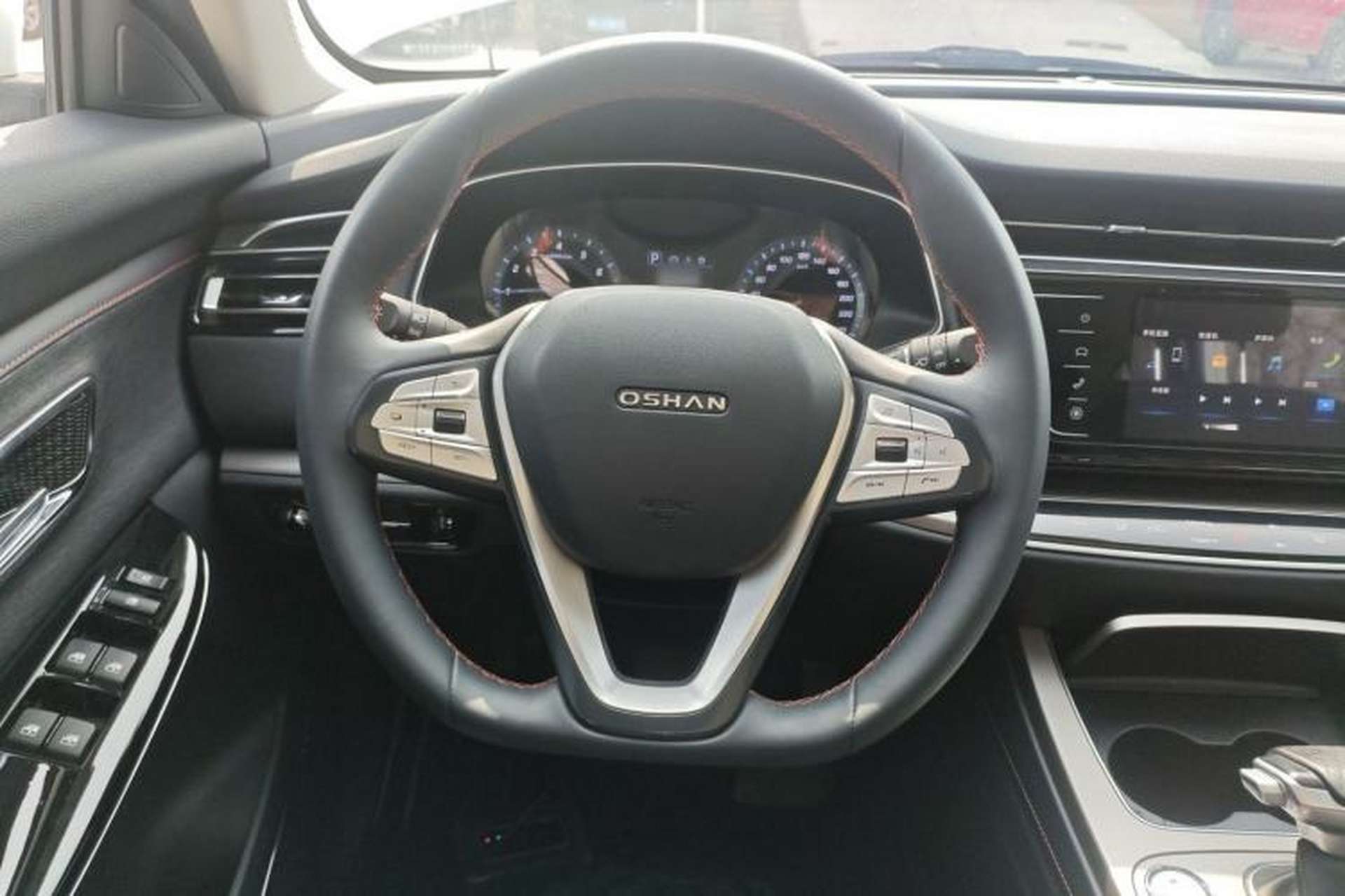 Used CHANGAN OSHAN X7 2020 1.5T Automatic Luxury Version Steering Wheel