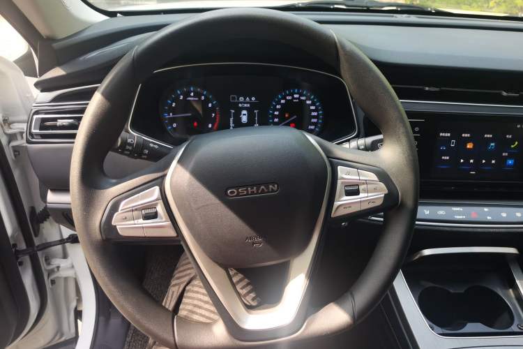 Used CHANGAN OSHAN X7 2020 1.5T Manual Luxury Version Steering Wheel