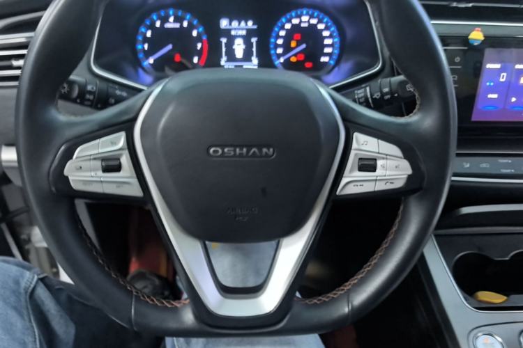 Used CHANGAN OSHAN X7 2020 1.5T Automatic Luxury Version Steering Wheel