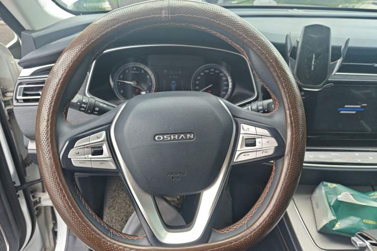 Used CHANGAN OSHAN X7 2020 1.5T Automatic Luxury Version Steering Wheel