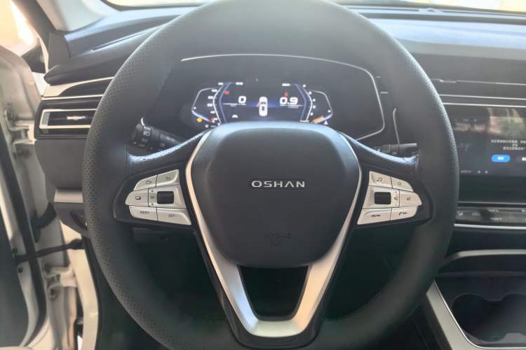 Used CHANGAN OSHAN X7 2020 1.5T Automatic Parking with Facial Recognition – Spacey & Carefree Edition Steering Wheel