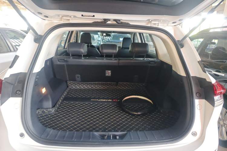 Used CHANGAN OSHAN X7 2020 1.5T Manual Luxury Version Trunk