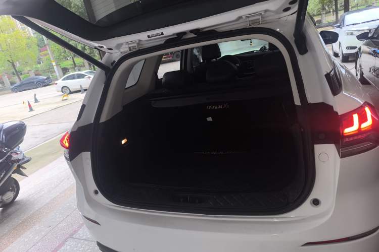 Used CHANGAN OSHAN X7 2020 1.5T Automatic Parking with Facial Recognition – Spacey & Carefree Edition Trunk