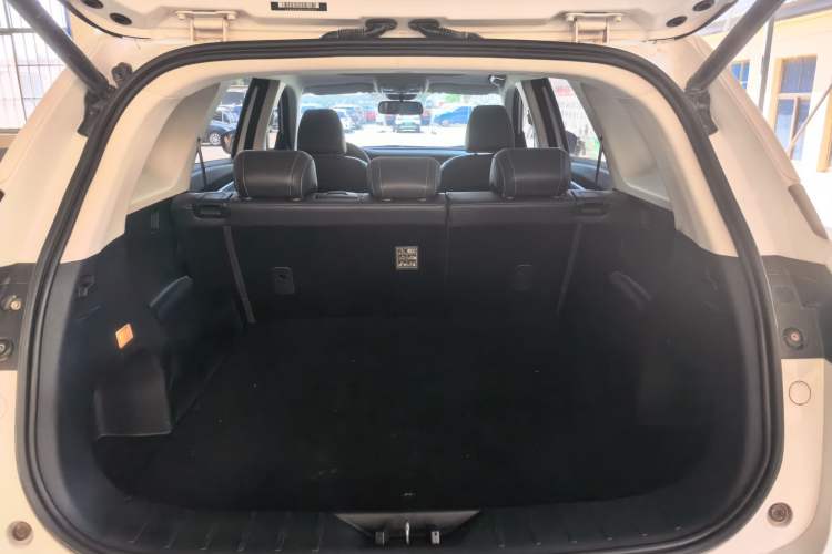 Used CHANGAN OSHAN X7 2020 1.5T Automatic Parking with Facial Recognition – Spacey & Carefree Edition Trunk