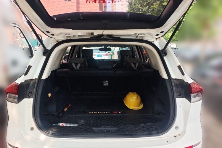 Used CHANGAN OSHAN X7 2020 1.5T Manual Luxury Version Trunk