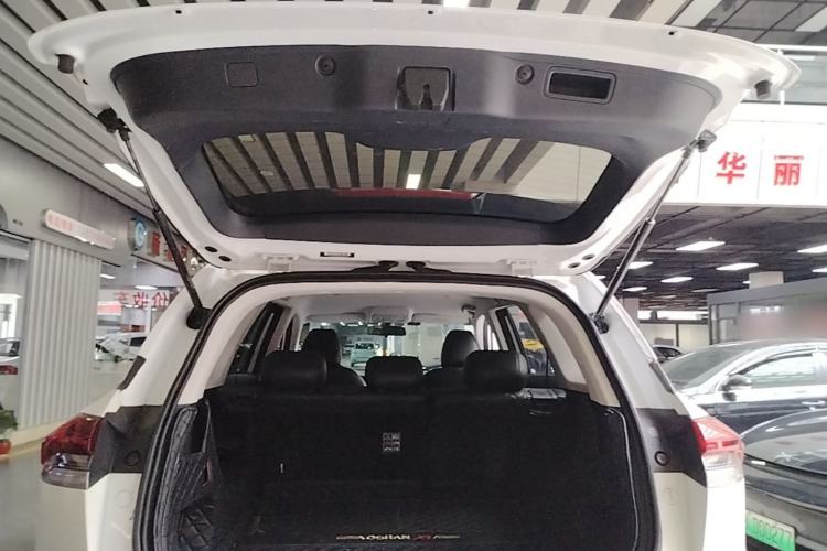 Used CHANGAN OSHAN X7 2020 1.5T Automatic Elite Edition Trunk